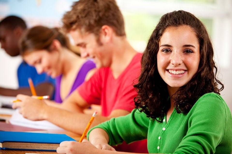 academia para preparar selectividad en Valencia - estudiante verde