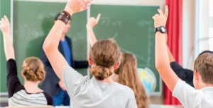 oposiciones de secundaria en valencia - manos levantadas