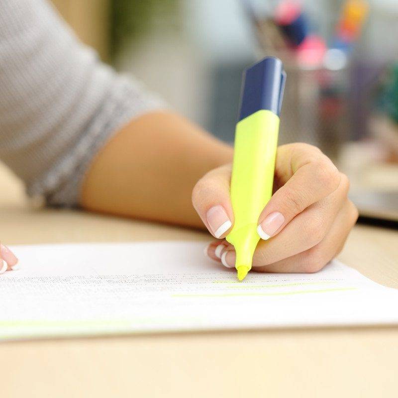 subrayar tus apuntes – tecnicas de estudio academia en Valencia - haciendo apuntes