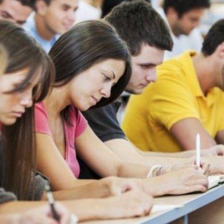 academia de inglés en Valencia – haciendo un examen academia de inglés en Valencia - haciendo un examen