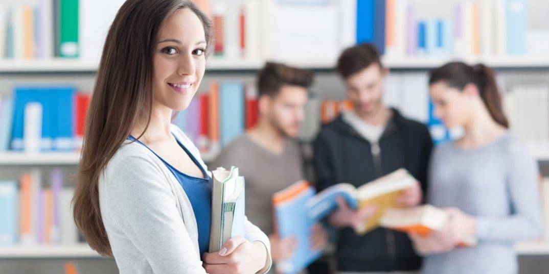 clases de inglés en Valencia – chica de azul clases de inglés en Valencia - chica de azul