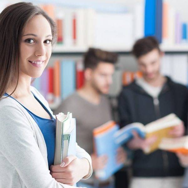 clases de inglés en Valencia - chica de azul