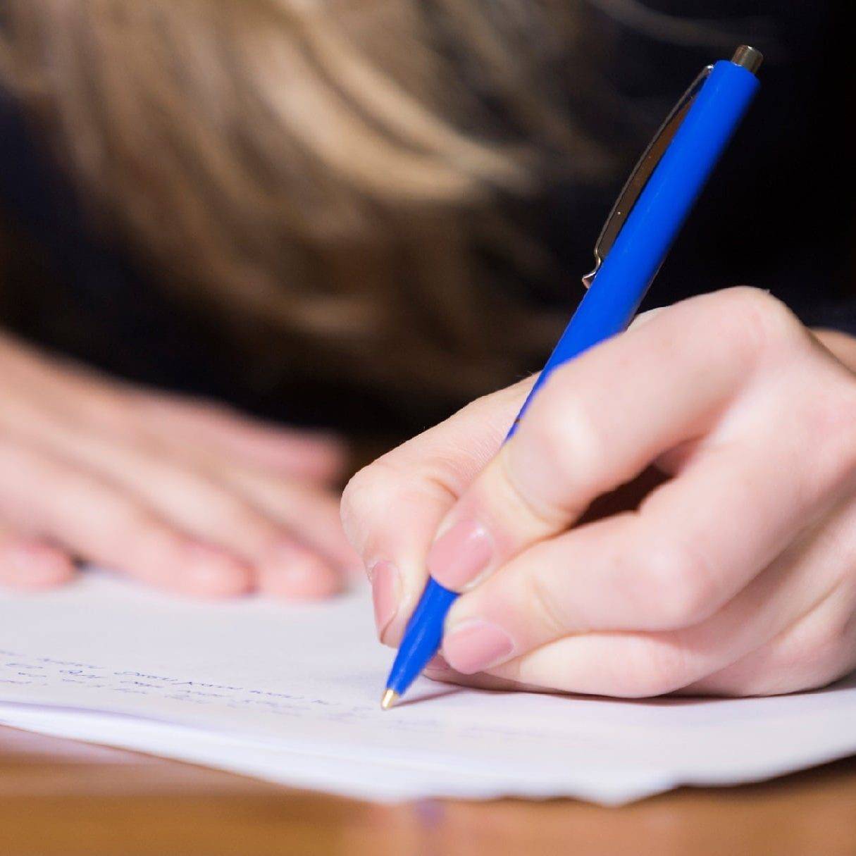 academia para preparar oposiciones en Valencia – examen con boligrafo academia para preparar oposiciones en Valencia - examen con boligrafo