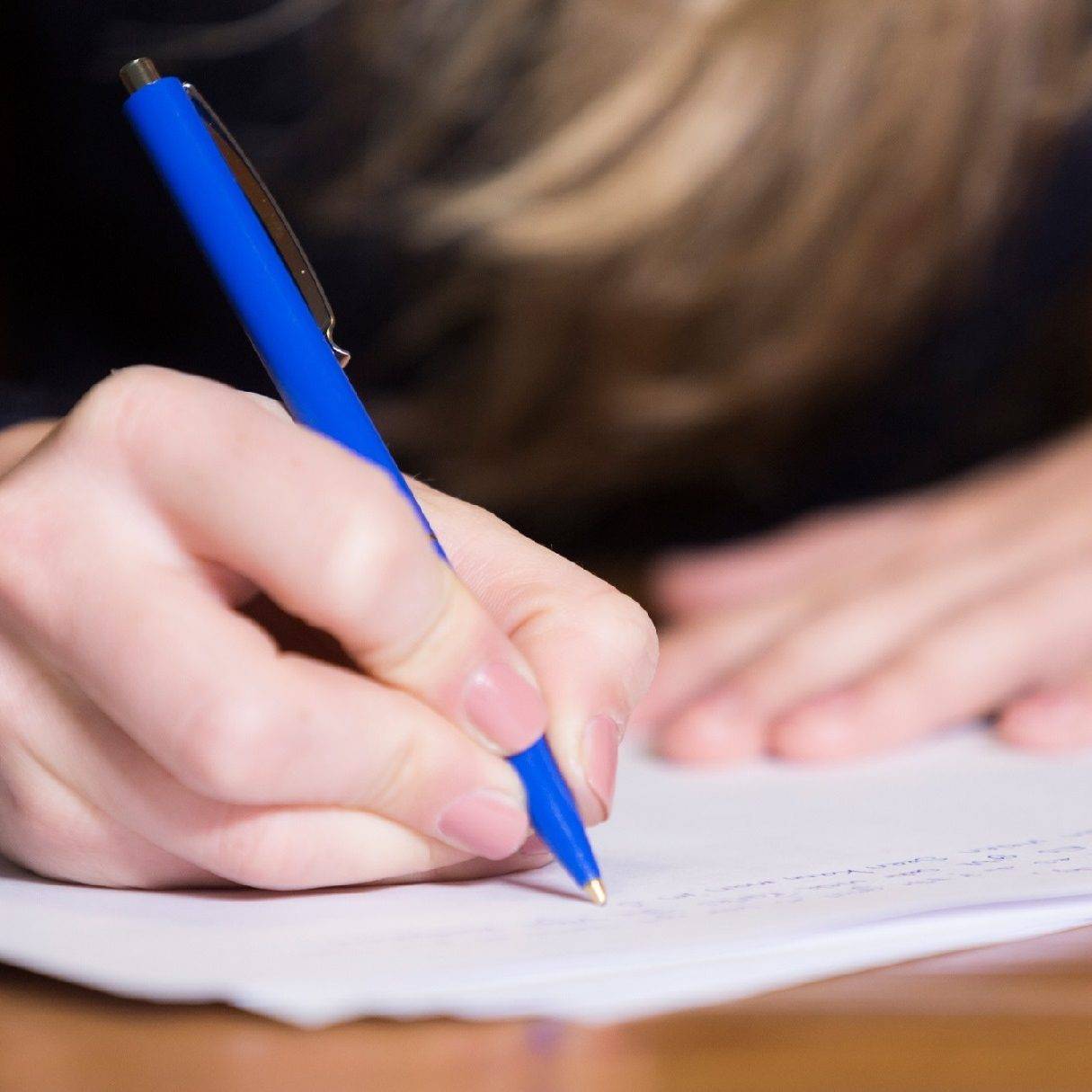 academia para preparar oposiciones en Valencia – examen con boligrafo academia para preparar oposiciones en Valencia - examen con boligrafo