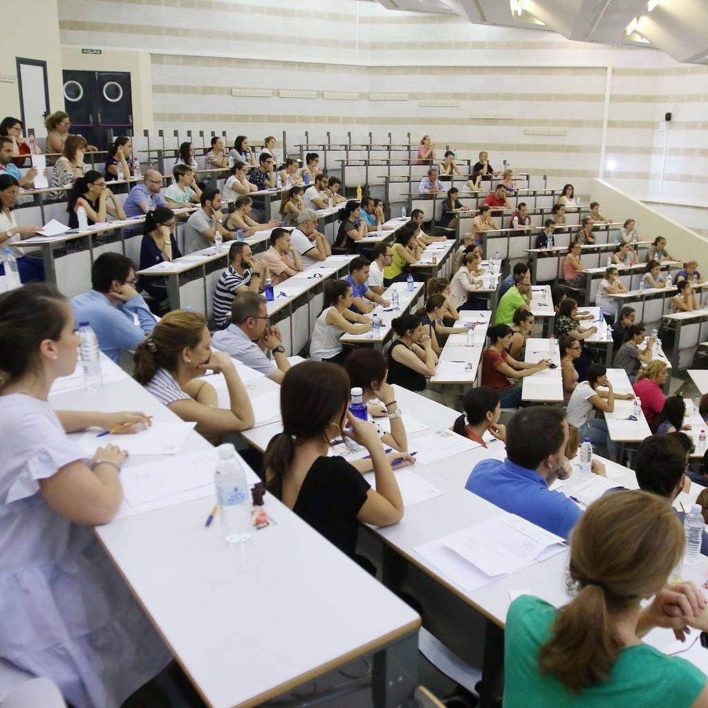oposiciones para maestros en Valencia – sala con todos reunidos oposiciones para maestros en Valencia - sala con todos reunidos