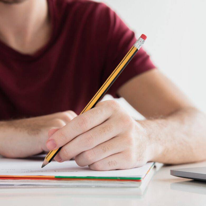 academia de oposiciones en Valencia - escribir