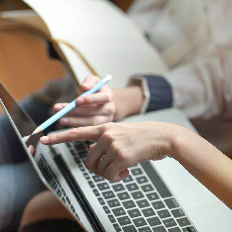 Academia de inglés en Valencia – ordenador Academia de inglés en Valencia - ordenador