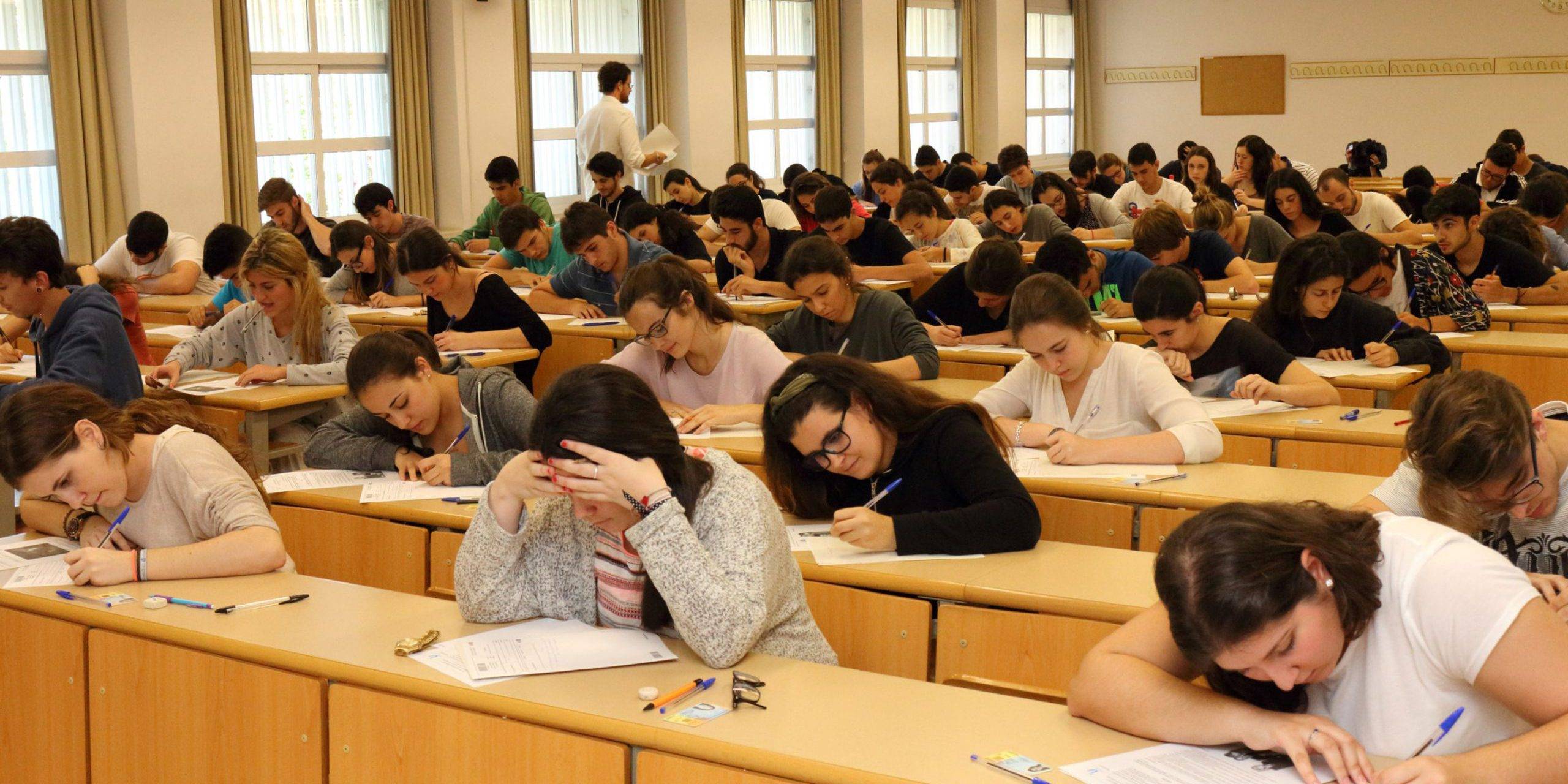 examen superior de valenciano en Valencia - sala