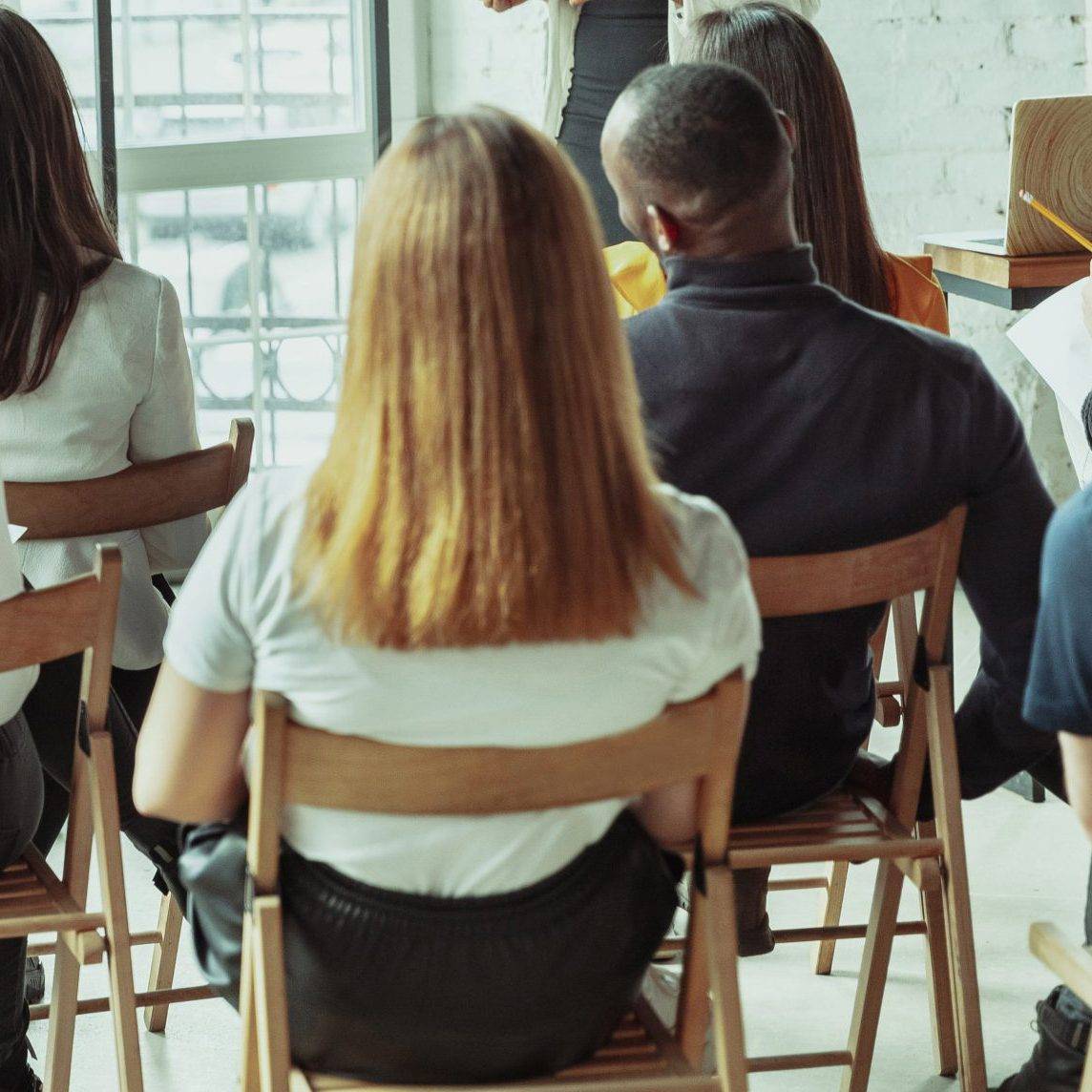 oposiciones de educación en la comunidad valenciana - estudiantes en clase