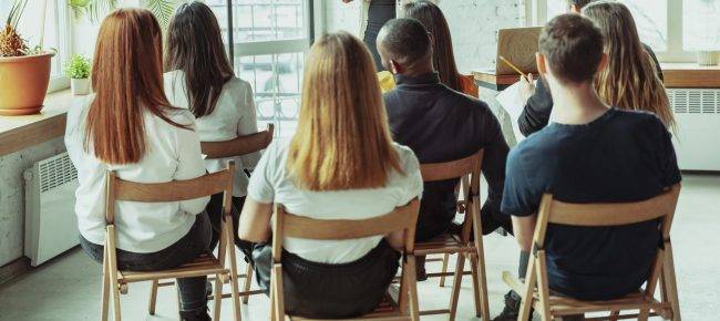 oposiciones de educación en la comunidad valenciana – estudiantes en clase oposiciones de educación en la comunidad valenciana - estudiantes en clase