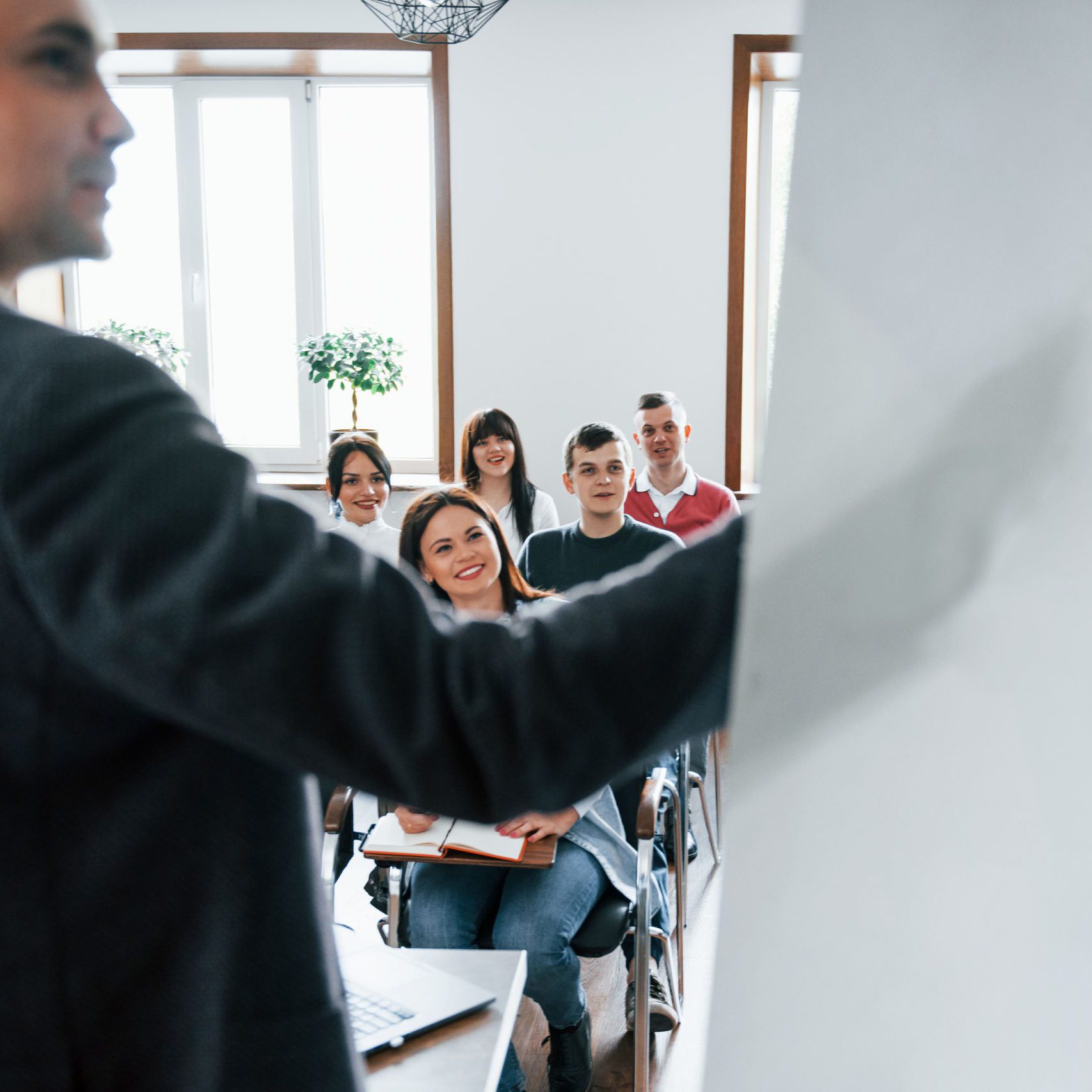 clases de ingles en valencia – Profesor dando la clases clases de ingles en valencia - Profesor dando la clases