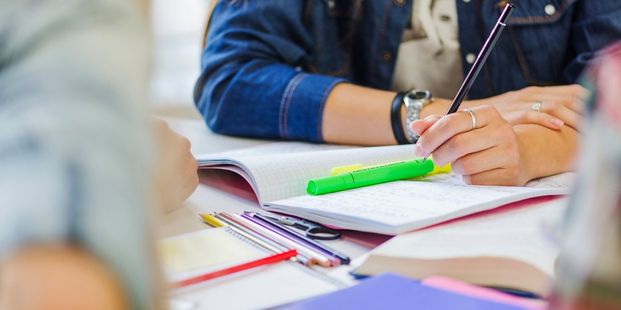 cursos oficiales de inglés en Valencia - subrayador