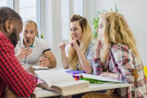 academia de inglés en Valencia - dialogo en grupo