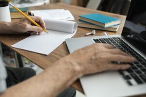 oposiciones de magisterio primaria en valencia - tomando apuntes